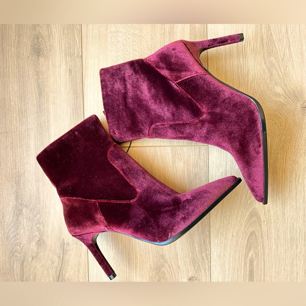 FOREVER 21 Velvet Pointed Stiletto Booties